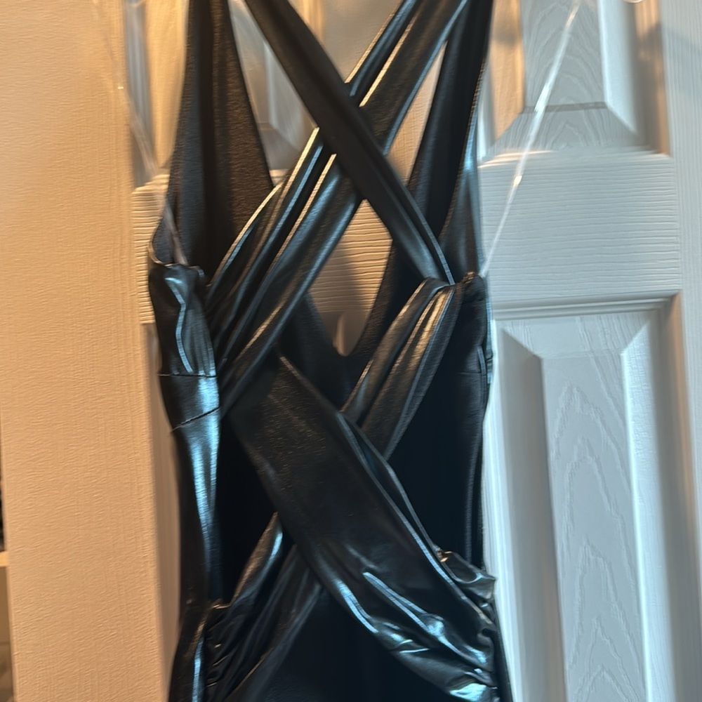Brand new liquid black gown - Picture 3 of 4